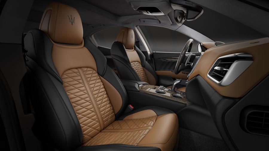 Интерьер Maserati Ghibli GranLusso Edizione Nobile 2018 года  (NA) (фото 2 из 4)